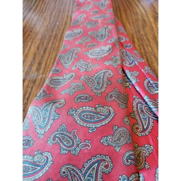 Surry Sophisticates Red Gold Paisley Tie 100% Silk Necktie - Picture 6 of 6